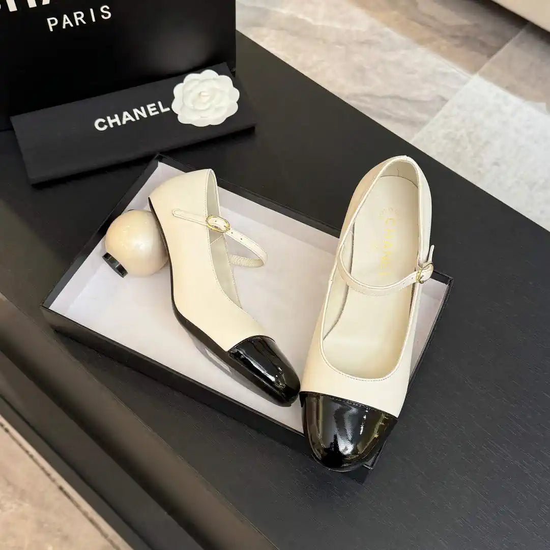 Chanel G46775 Lambskin Patent Calfskin & Imitation Pearls C90320