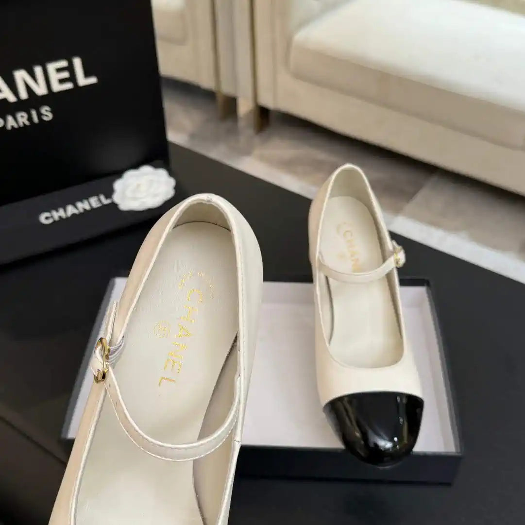 Chanel G46775 Lambskin Patent Calfskin & Imitation Pearls C90320
