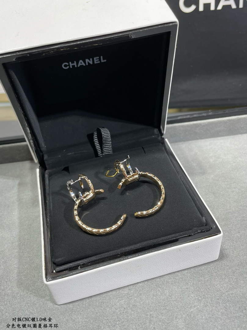 Chanel J11974 COCO Crush Hoops CC31664