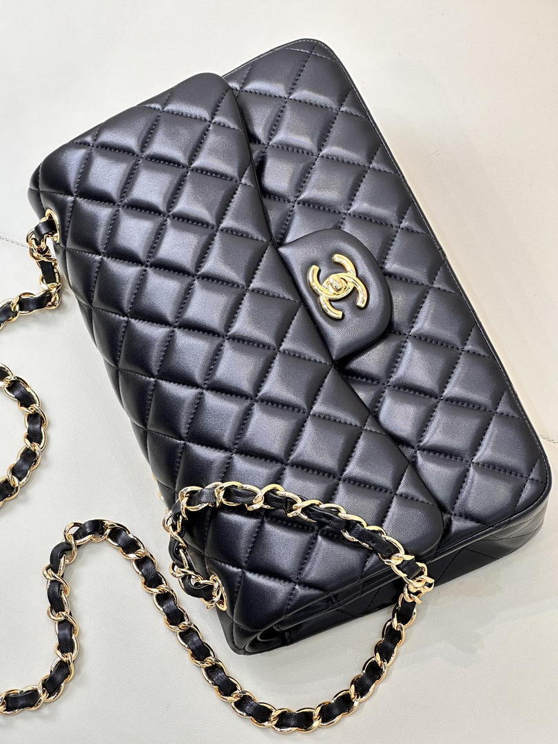 Chanel Large Flap Handbag Classic bag  shiny  Lambskin Gold A58600 Black