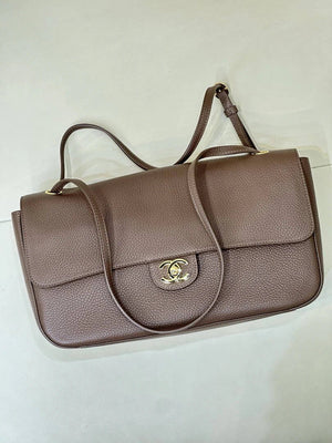 Chanel Maxi Flapbag Grained calfskin & gold-tone metal AS6231 Light brown - Gold - View 3