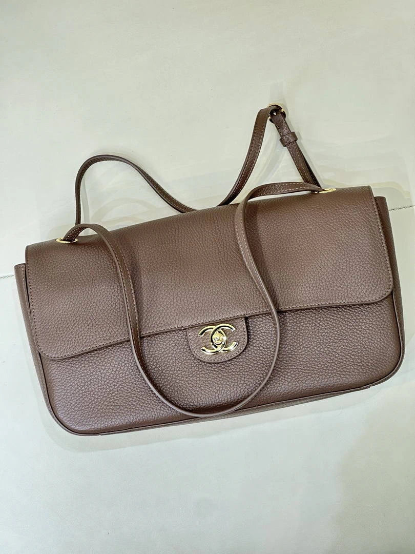 Chanel Maxi Flapbag Grained calfskin & gold-tone metal AS6231 Light brown - Gold - View 3