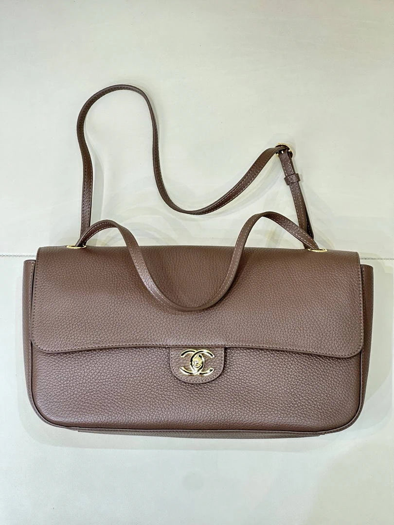 Chanel Maxi Flapbag Grained calfskin & gold-tone metal AS6231 Light brown - Gold - View 1