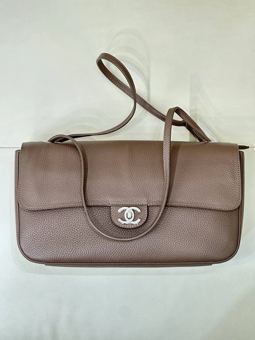 Chanel Maxi Flapbag Grained calfskin & gold-tone metal AS6231 Light brown - Gold - View 11