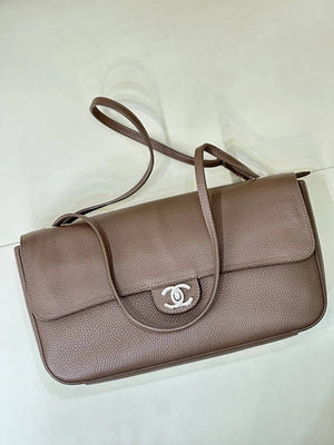 Chanel Maxi Flapbag Grained calfskin & gold-tone metal AS6231 Light brown - Gold - View 2