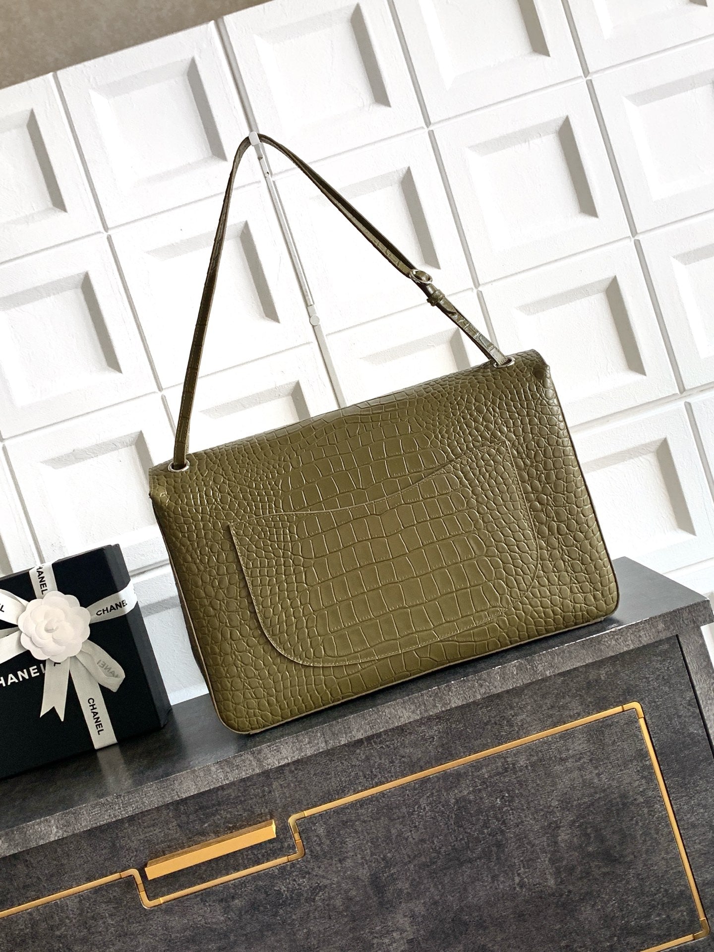 Chanel Maxi Flapbag Grained calfskin & gold-tone metal AS6233 Crocodile pattern Green - Default Title - View 3
