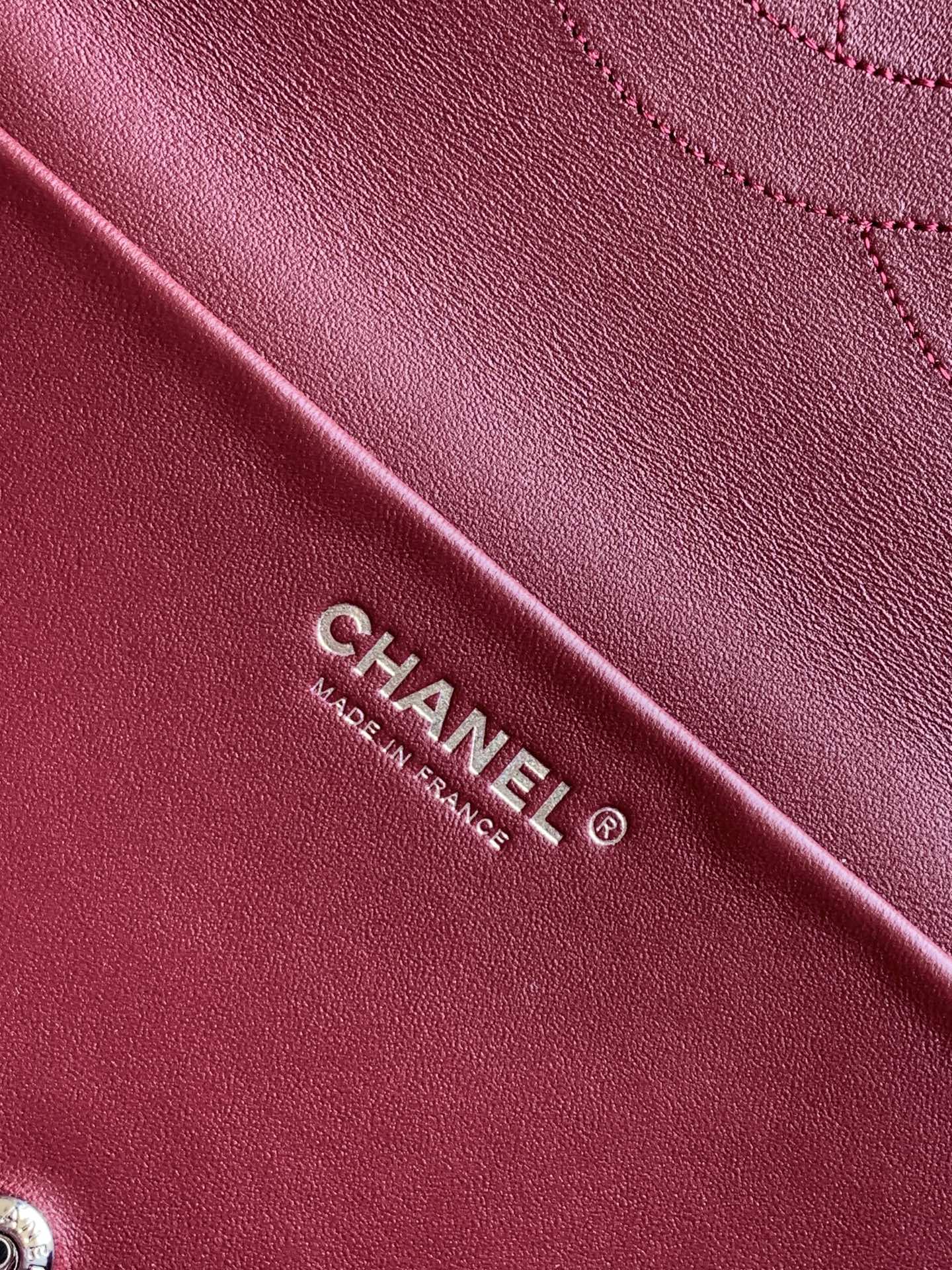 Chanel Maxi Flapbag Grained calfskin & gold-tone metal AS6233 Crocodile pattern Green - Default Title - View 9