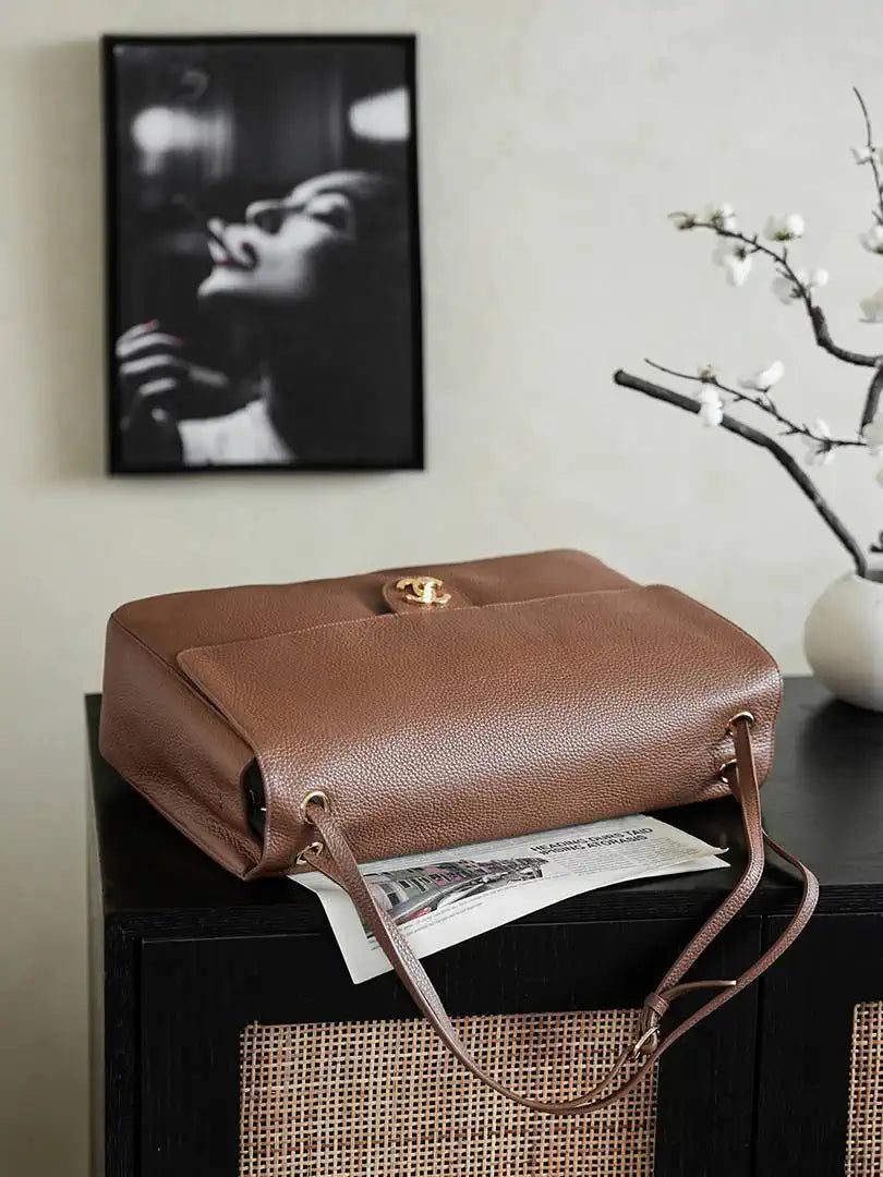 Chanel Maxi Flapbag Grained calfskin & gold-tone metal AS6233 Gold Brown - Gold - View 6