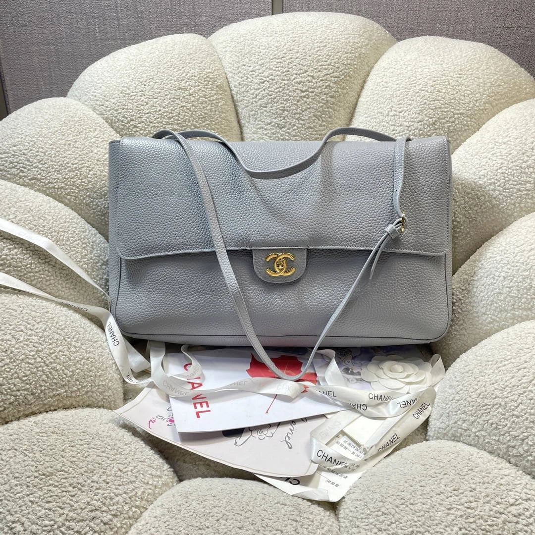 Chanel Maxi Flapbag Grained calfskin & gold-tone metal AS6233 Light Gray - Gold - View 1