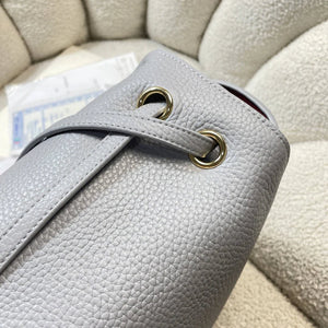 Chanel Maxi Flapbag Grained calfskin & gold-tone metal AS6233 Light Gray - Gold - View 6