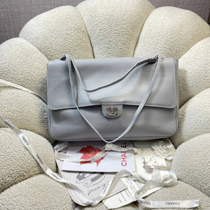 Chanel Maxi Flapbag Grained calfskin & gold-tone metal AS6233 Light Gray - Gold - View 10