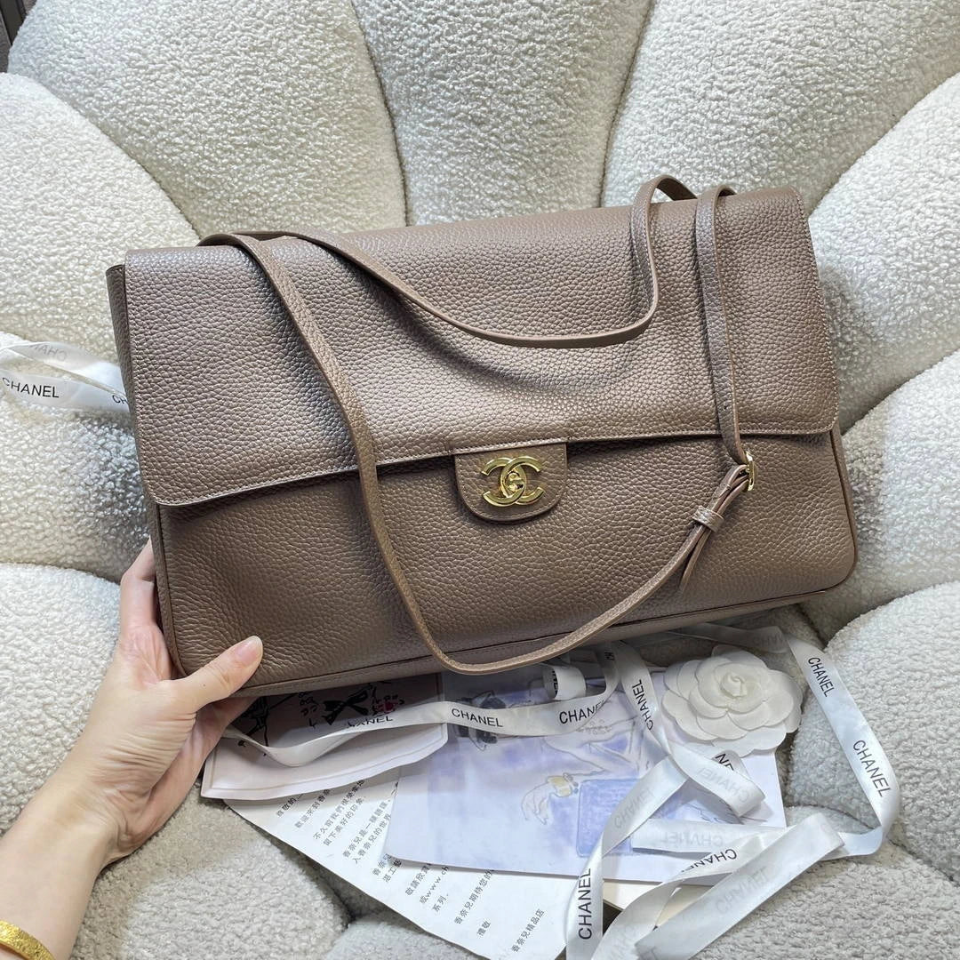 Chanel Maxi Flapbag Grained calfskin & gold-tone metal AS6233 Light Brown - Gold - View 2