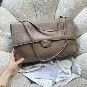 Chanel Maxi Flapbag Grained calfskin & gold-tone metal AS6233 Light Brown - Gold - View 2