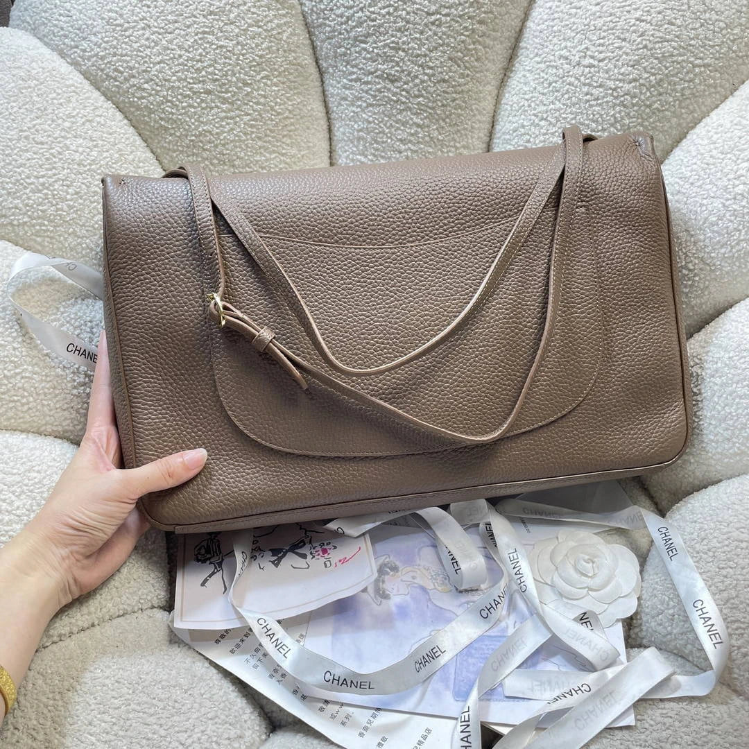 Chanel Maxi Flapbag Grained calfskin & gold-tone metal AS6233 Light Brown - Gold - View 4