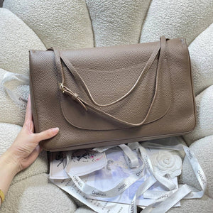 Chanel Maxi Flapbag Grained calfskin & gold-tone metal AS6233 Light Brown - Gold - View 4
