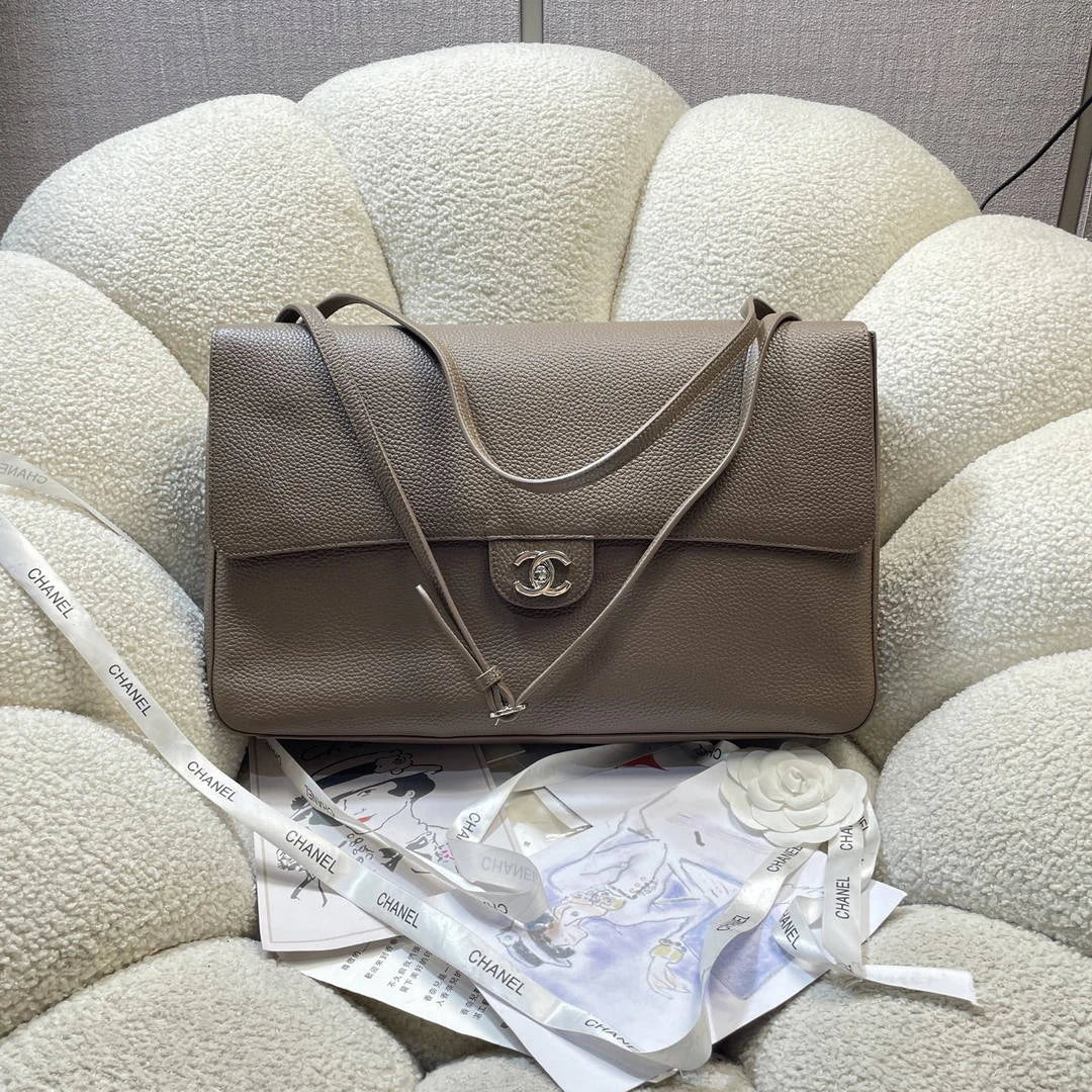 Chanel Maxi Flapbag Grained calfskin & gold-tone metal AS6233 Light Brown - Gold - View 10