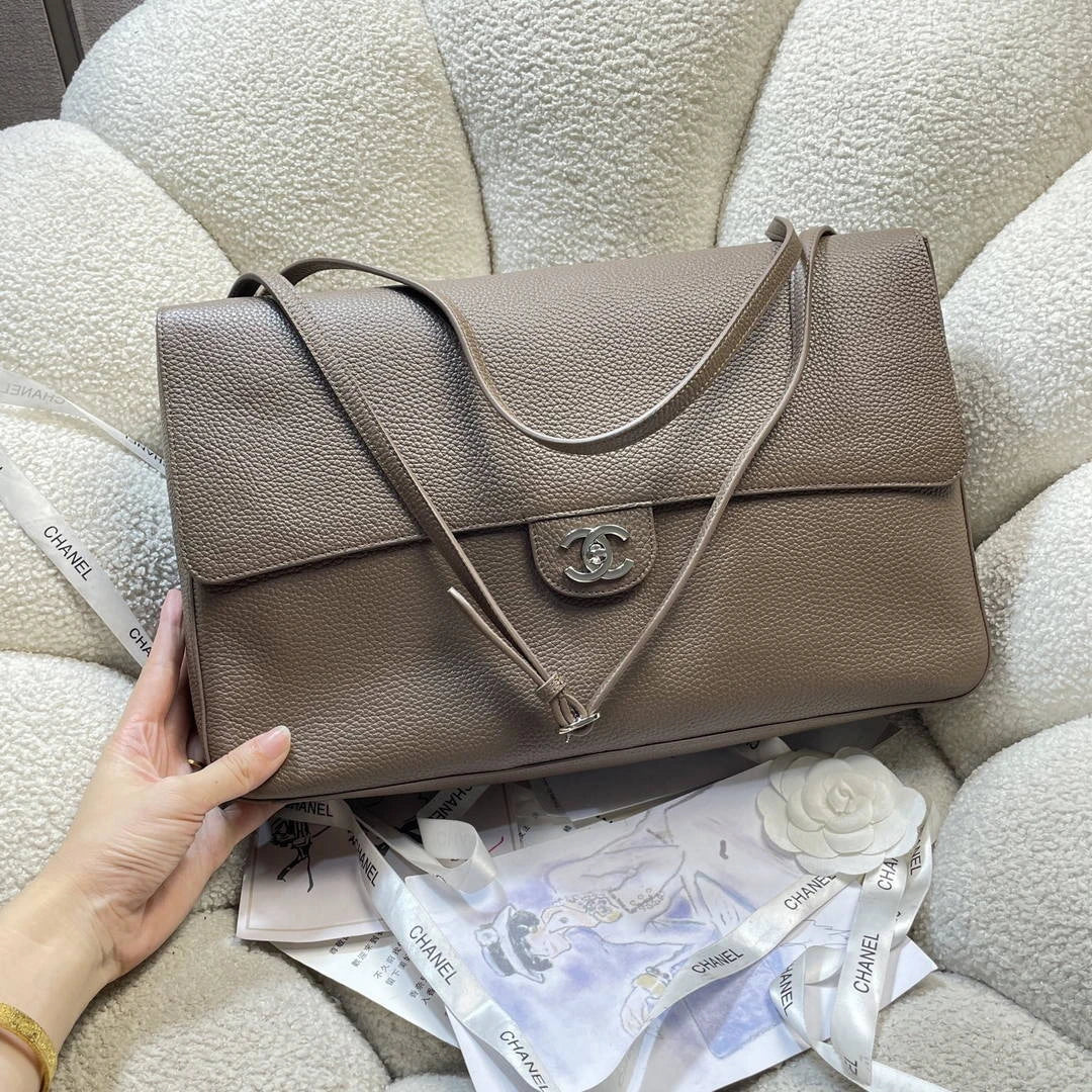 Chanel Maxi Flapbag Grained calfskin & gold-tone metal AS6233 Light Brown - Gold - View 11