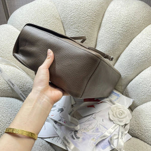 Chanel Maxi Flapbag Grained calfskin & gold-tone metal AS6233 Light Brown - Gold - View 12