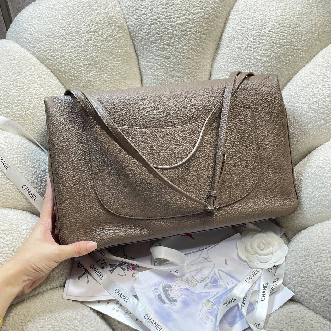 Chanel Maxi Flapbag Grained calfskin & gold-tone metal AS6233 Light Brown - Gold - View 13
