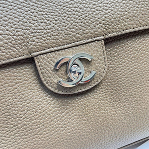 Chanel Maxi Flapbag Grained calfskin & gold-tone metal AS6233 Light Brown - Gold - View 14