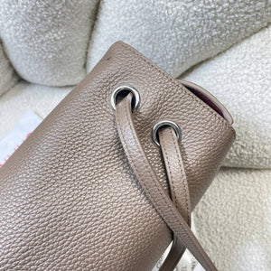 Chanel Maxi Flapbag Grained calfskin & gold-tone metal AS6233 Light Brown - Gold - View 15