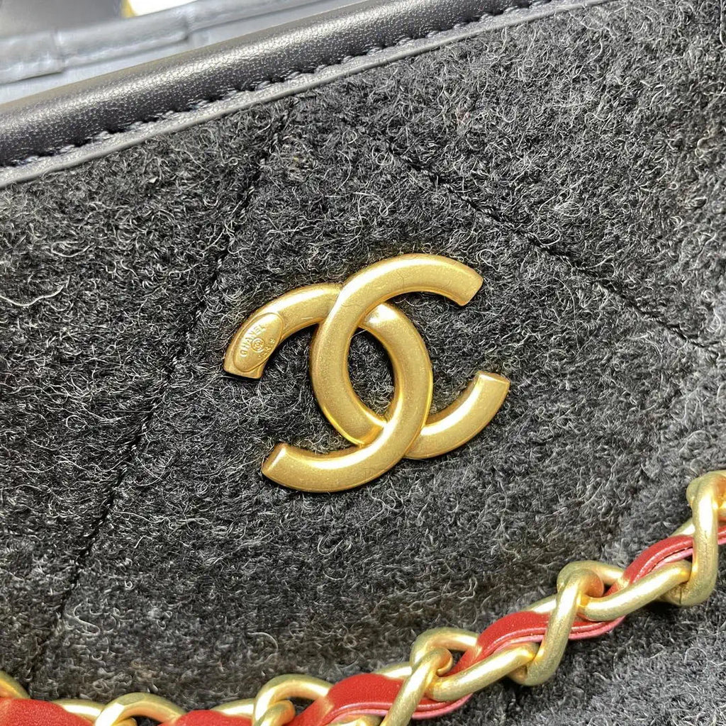 Chanel Maxi Shopping Bag Wool & Gold-Tone Metal AS5852 Black