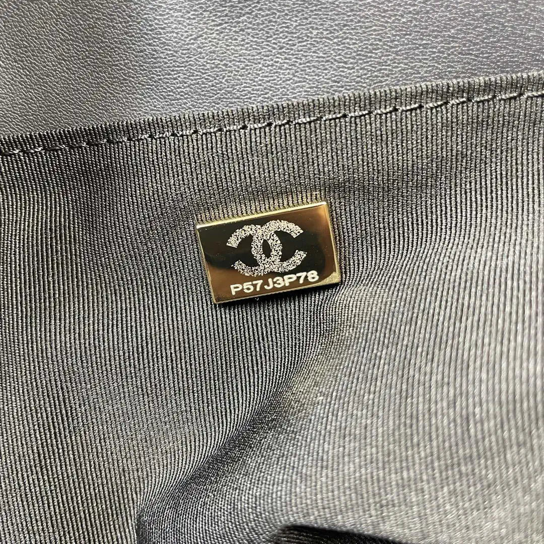 Chanel Maxi Shopping Bag Wool & Gold-Tone Metal AS5852 Black