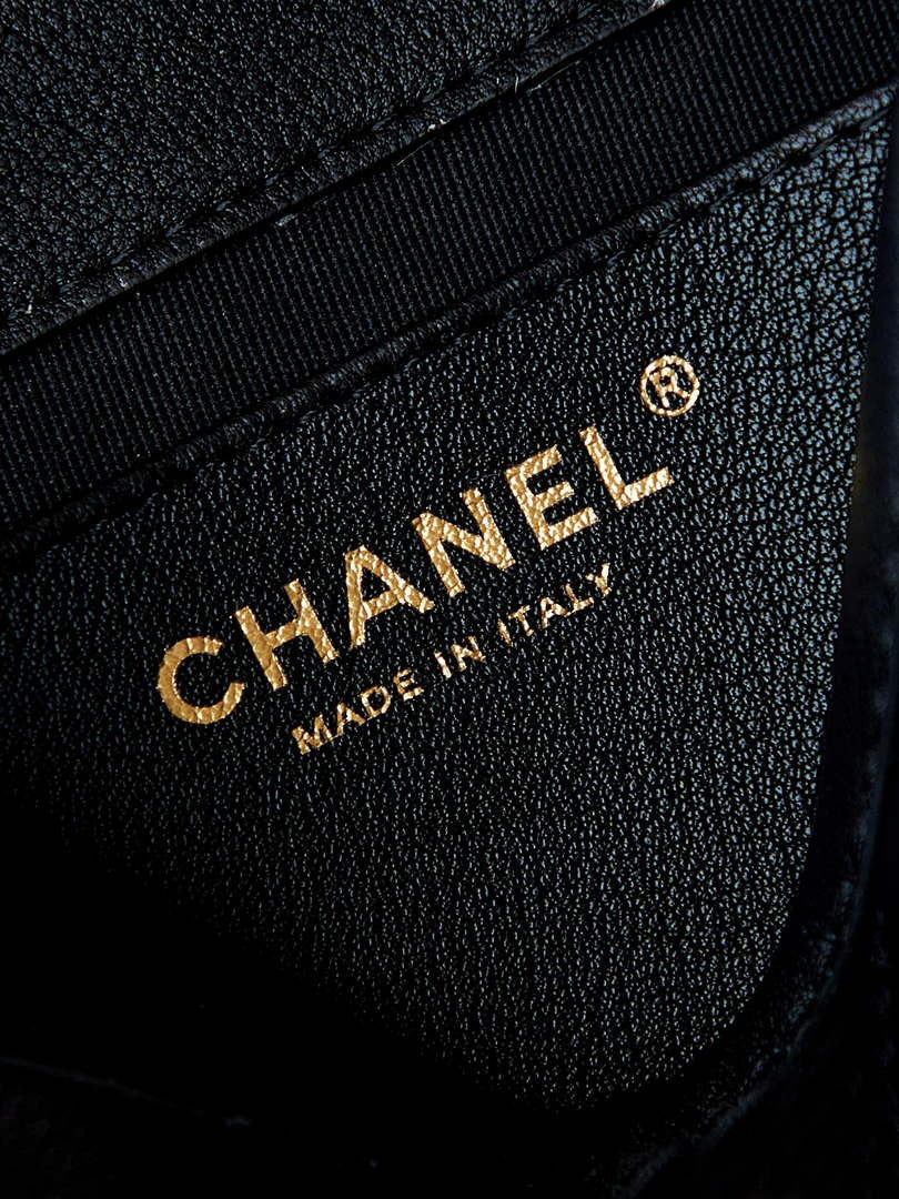 Chanel Messenger Bag Calfskin & Gold-Tone Metal AS4845 Black Lambskin