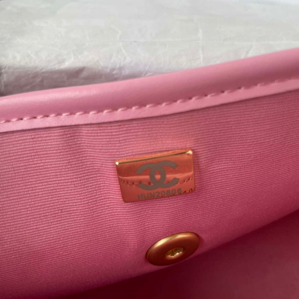 Chanel Messenger Bag Calfskin & Gold-Tone Metal AS4845 Pink Lambskin