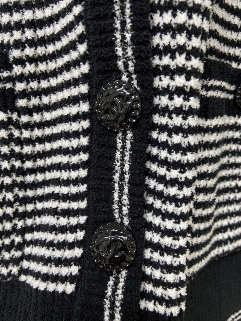 Chanel P73609 Women's Fashion Clothing Sweater C58714