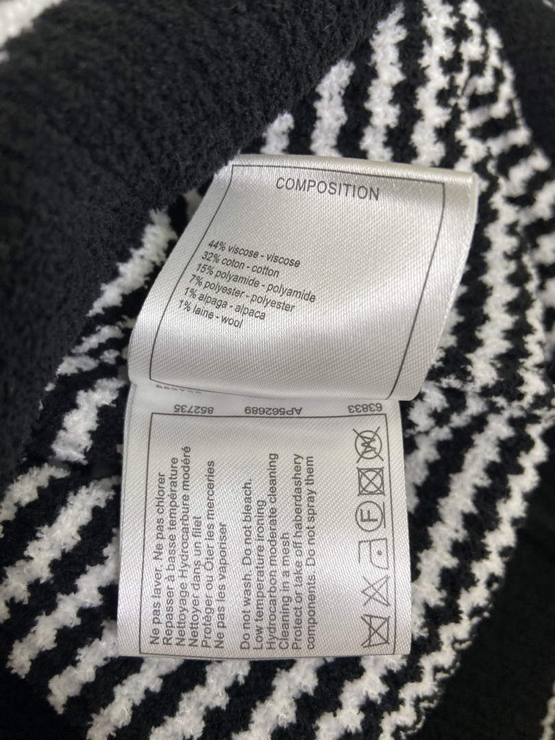 Chanel P73609 Women's Fashion Clothing Sweater C58714