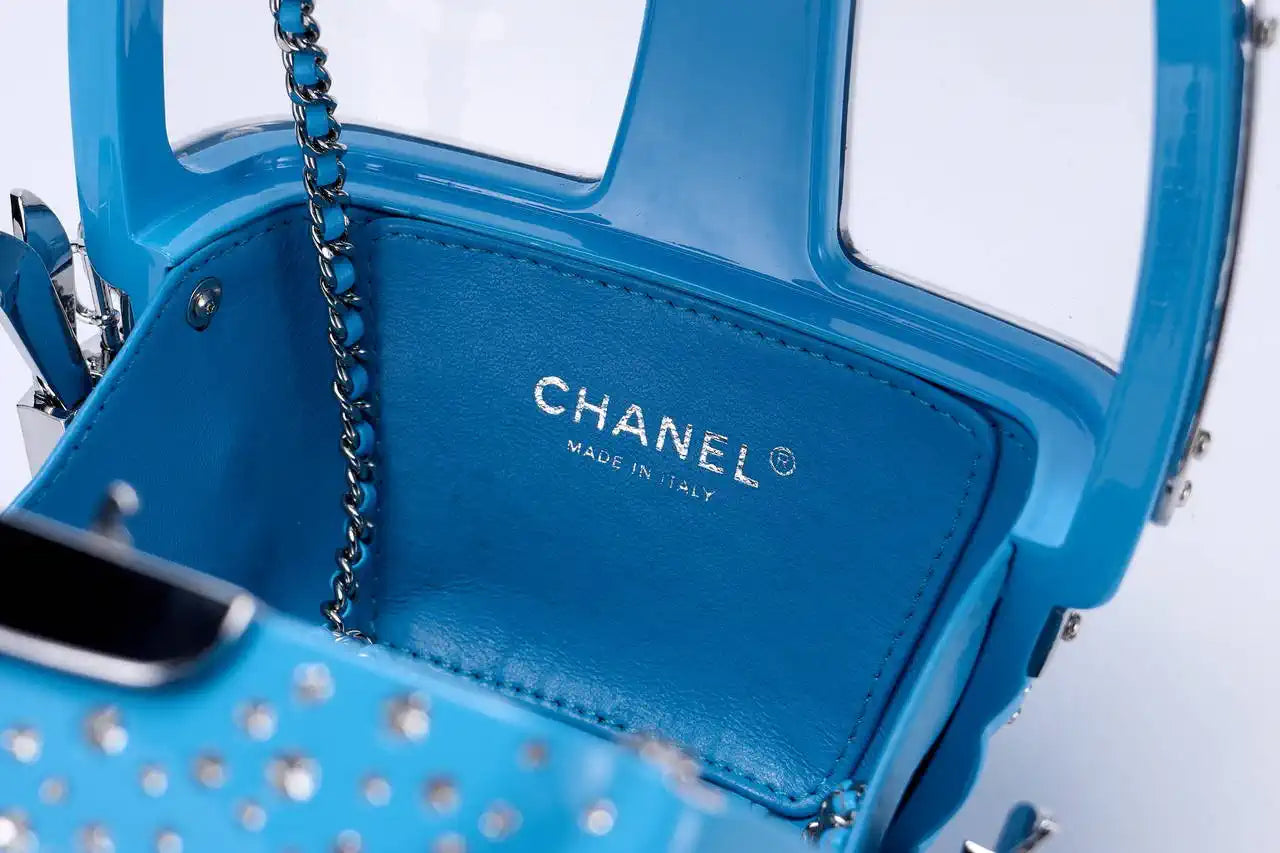 Chanel Resort 2019 Ski Gondola Turquoise Runway Swarovski Minaudi¨¨re Bag AS1200