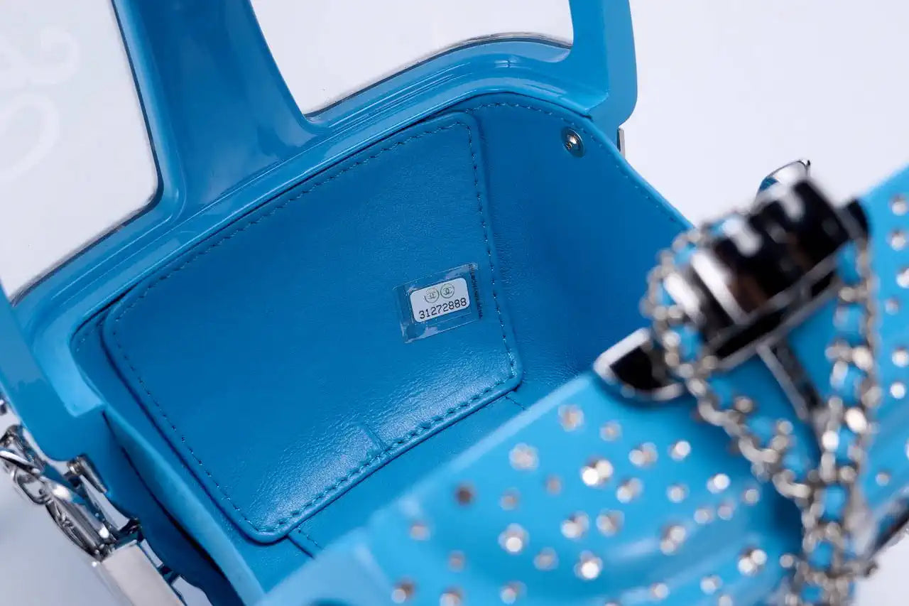 Chanel Resort 2019 Ski Gondola Turquoise Runway Swarovski Minaudi¨¨re Bag AS1200