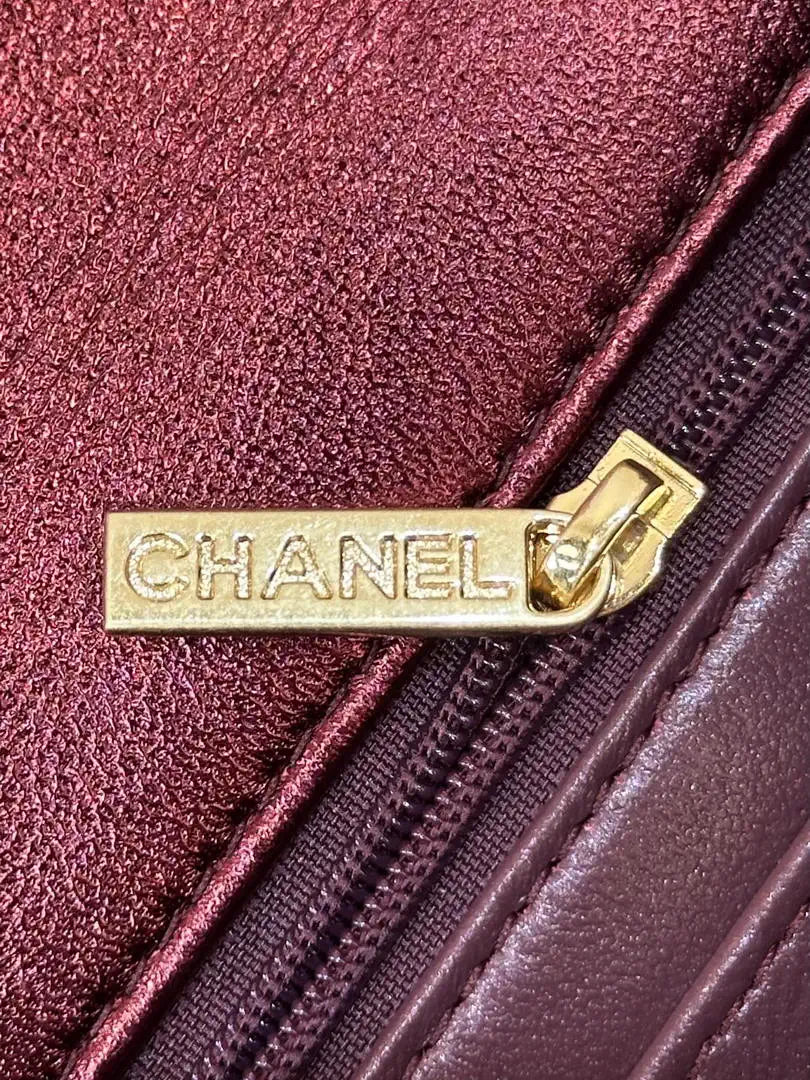 Chanel Small Clutch with Chain  Mirror Calfskin & Gold-Tone Metal  AP4892 Red