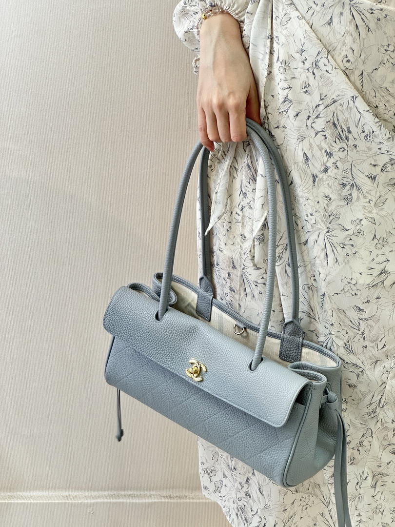 Chanel Small shopping bag Grained calfskin & gold-tone metal AS6288 Light Blue
