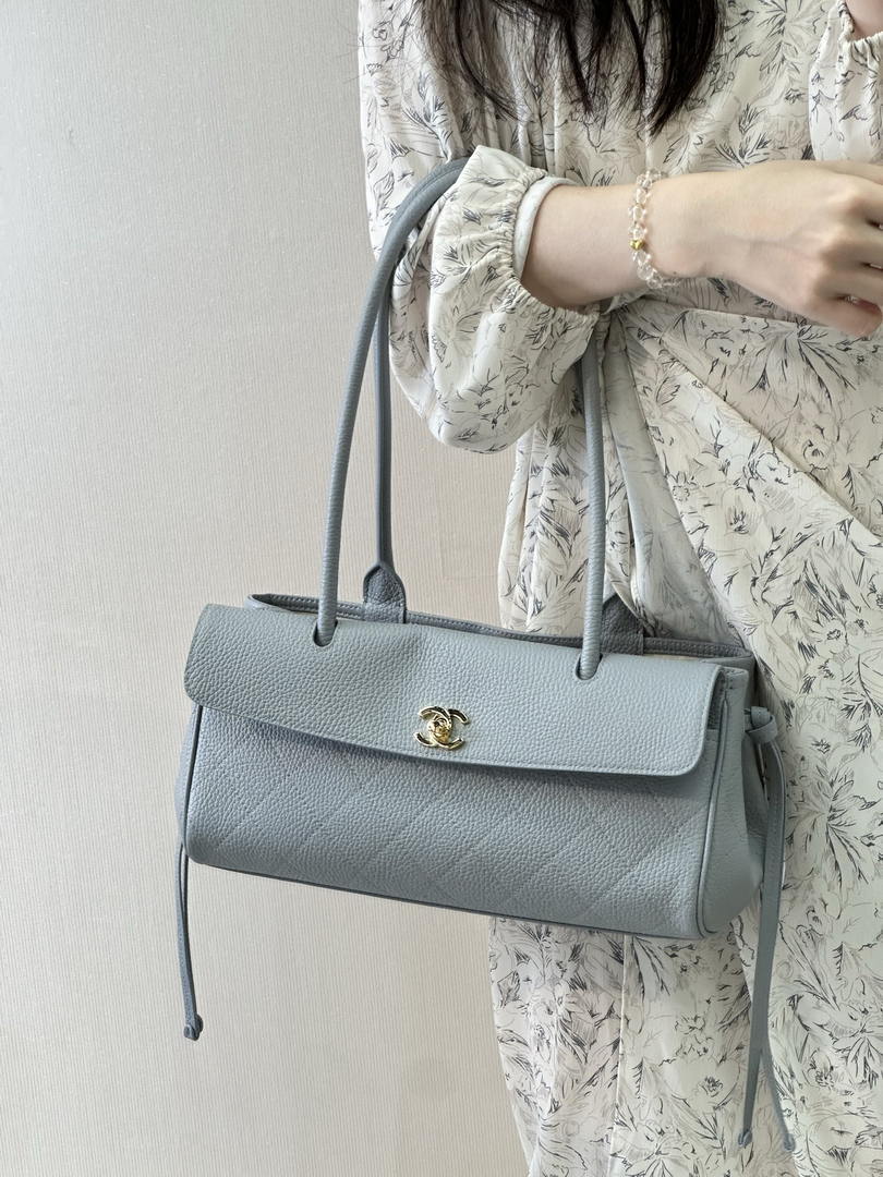 Chanel Small shopping bag Grained calfskin & gold-tone metal AS6288 Light Blue