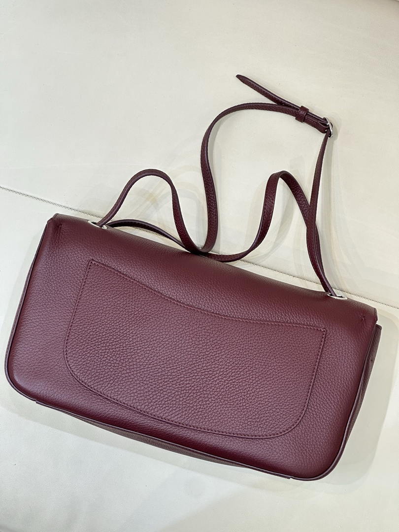 Chanel Maxi Flapbag Grained calfskin & gold-tone metal AS6231 Wine Red