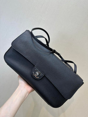 Chanel Maxi Flapbag Grained calfskin & gold-tone metal AS6231 Black - Gold - View 4