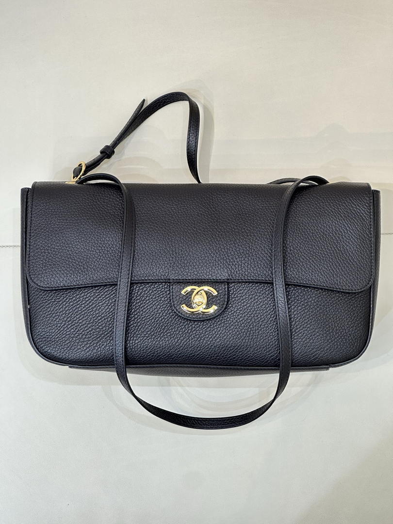Chanel Maxi Flapbag Grained calfskin & gold-tone metal AS6231 Black