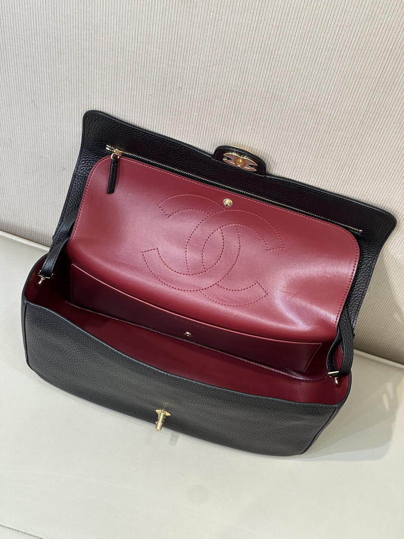 Chanel Maxi Flapbag Grained calfskin & gold-tone metal AS6231 Black