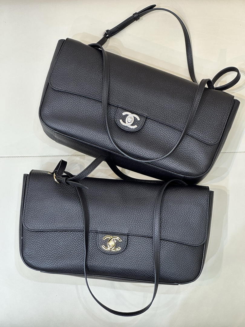 Chanel Maxi Flapbag Grained calfskin & gold-tone metal AS6231 Black - Gold - View 2