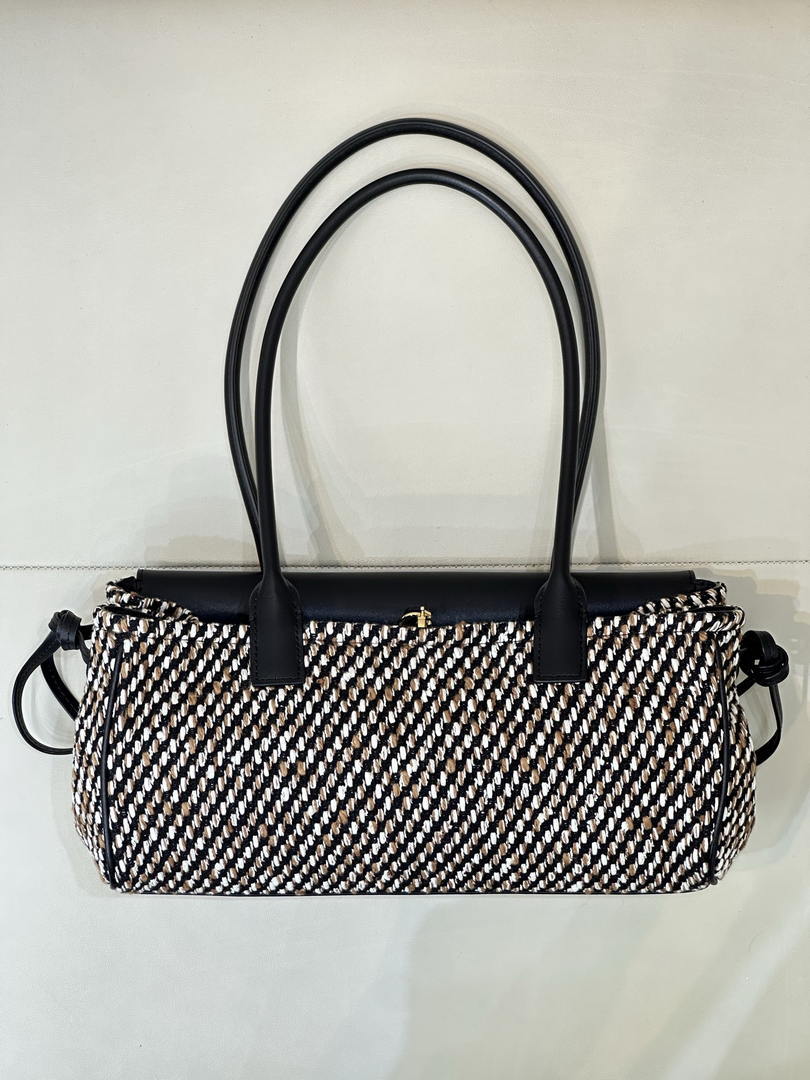 Chanel Small shopping bag Grained calfskin & gold-tone metal AS6288 Black &Tweed
