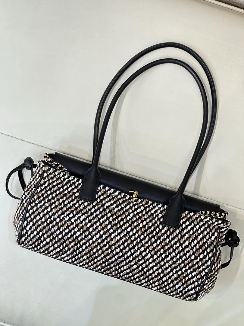 Chanel Small shopping bag Grained calfskin & gold-tone metal AS6288 Black &Tweed