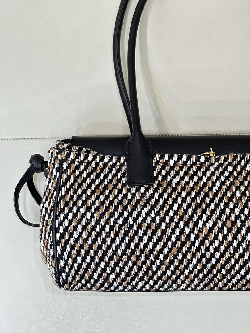 Chanel Small shopping bag Grained calfskin & gold-tone metal AS6288 Black &Tweed
