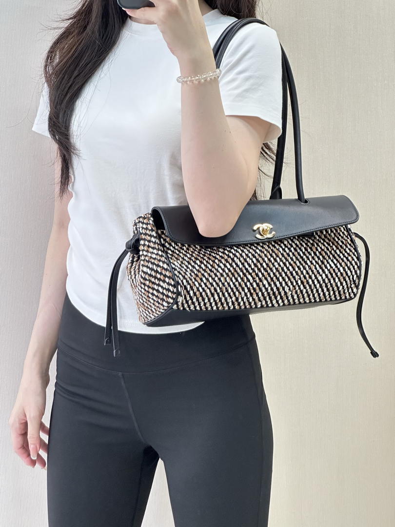 Chanel Small shopping bag Grained calfskin & gold-tone metal AS6288 Black &Tweed