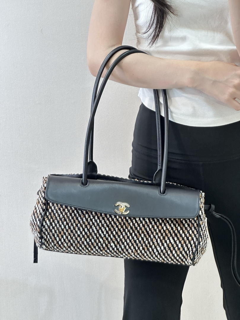Chanel Small shopping bag Grained calfskin & gold-tone metal AS6288 Black &Tweed
