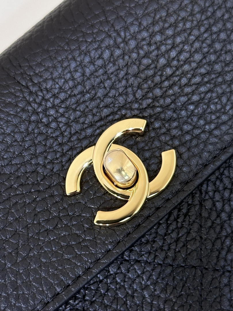 Chanel Small shopping bag Grained calfskin & gold-tone metal AS6288 Black