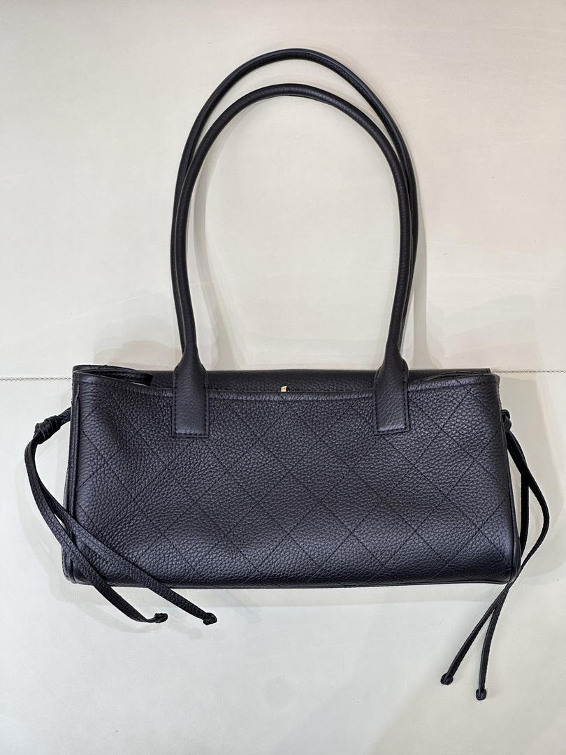 Chanel Small shopping bag Grained calfskin & gold-tone metal AS6288 Black