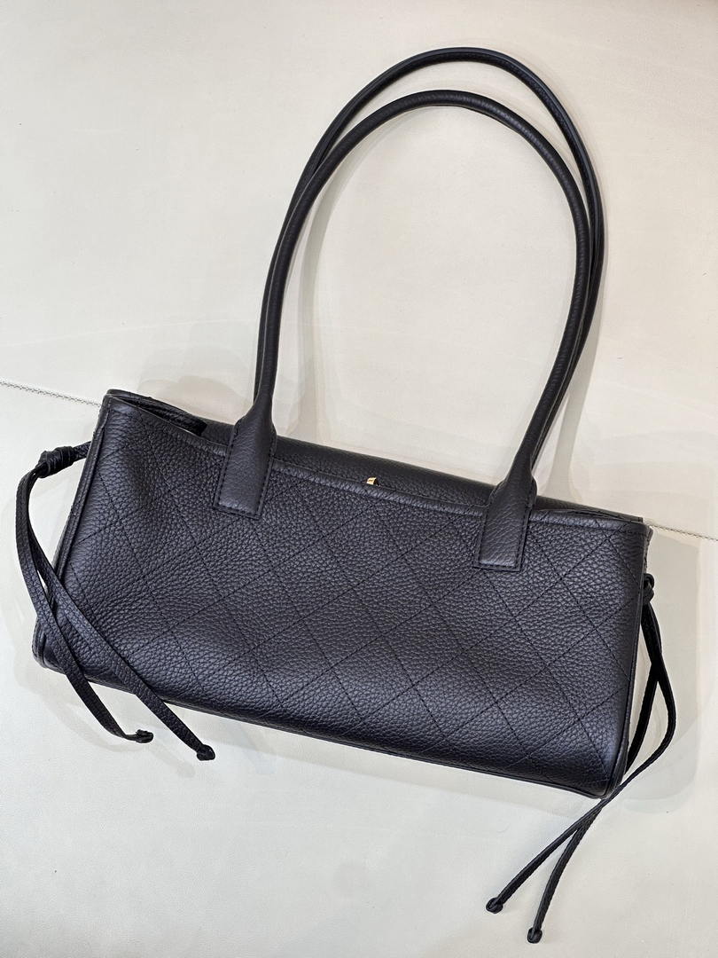 Chanel Small shopping bag Grained calfskin & gold-tone metal AS6288 Black