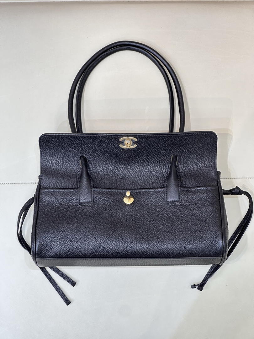 Chanel Small shopping bag Grained calfskin & gold-tone metal AS6288 Black